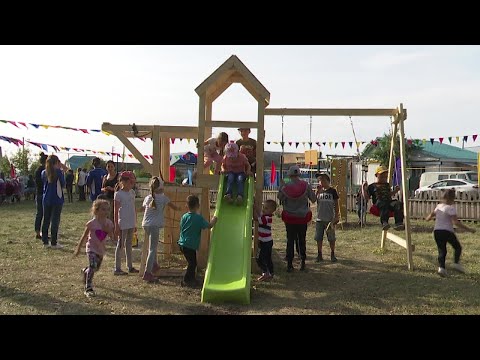 В деревне Кривое Озеро открылась детская спортивно-игровая площадка “Счастливое детство”