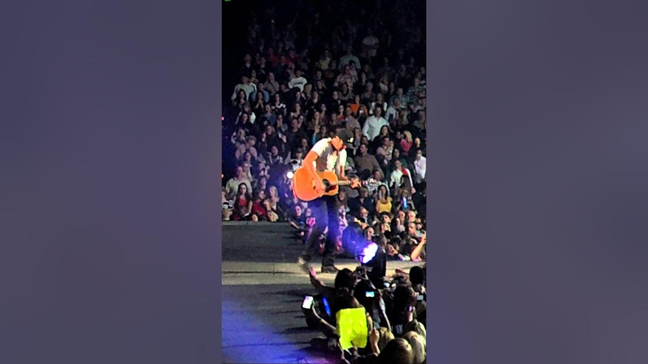 Luke Bryan. Girl you make my speakers go boom boom YouTube