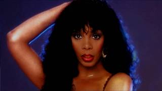 Bad Girls - Donna Summer (Traducida al español)