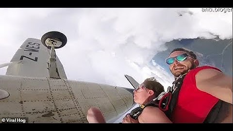 Skydivers get stuck on plane