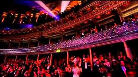 Timbaland -The Way You Are (live on swarovski fashion)