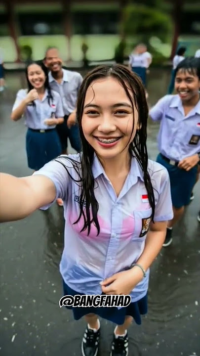 cewek SMA main hujan'an sama temen #shortsfeed #shortvideo #shorts #fyp #quotes #smahits #gemoy
