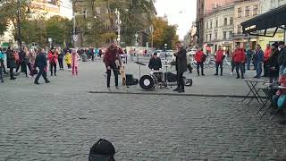 Музиканти у Львові на площі Галицькій (1)