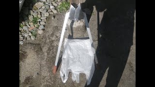 宮崎かおりや　パンジーフットホール穴掘り器（ショッピング袋をカバー）汚れ防止、水洗い不要方法として実験いたしました。