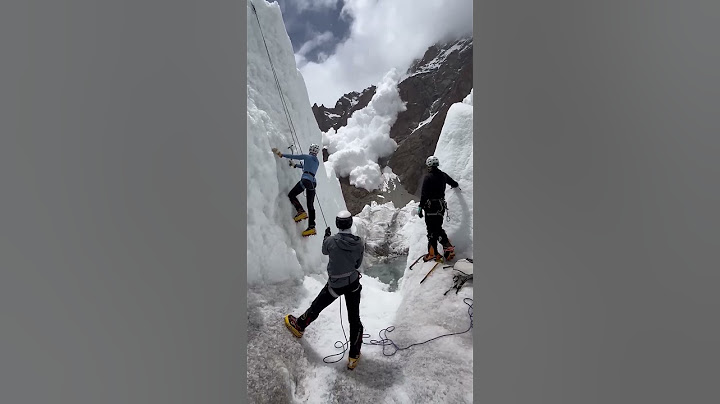 Climbers face sudden avalanche! 😳🫣   -  🎥 BVIRAL/ redddlong #shorts  #reels #youtubeshorts