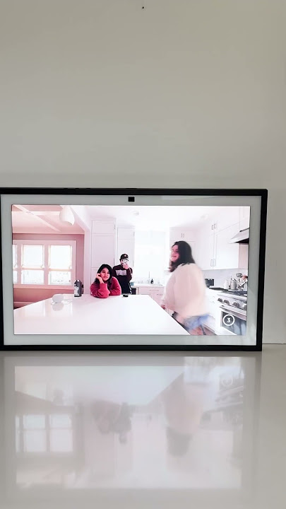 The Echo Show 21 can take a SELFIE?!