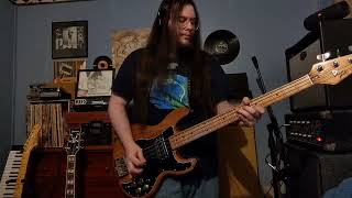 Video thumbnail of "Budgie-In The Grip of A Tyrefitter's Hand bass cover"