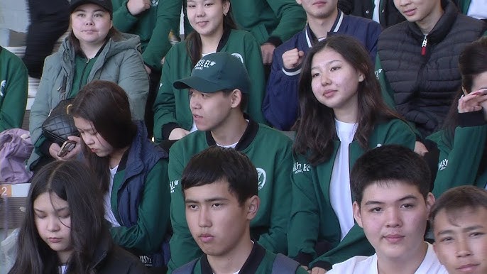 Үлкен бөксесі бар азиялық бейне