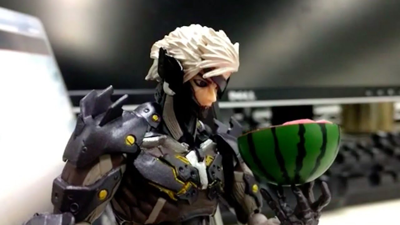 Revoltech Metal Gear Rising Revengeance RAIDEN Figure Review 