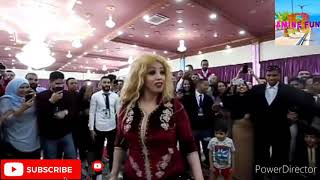فتاة مغربية تتحدى الراقصة شاكيرا في حفل زفاف