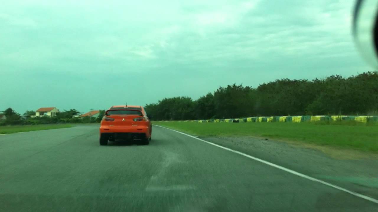 Evo X GSR Vs Evo X MR At OTD 2011 4 YouTube evo-x-gsr-vs-evo-x-mr-at-otd-2011-4-youtube