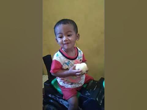 wahid hasyim makan buah per😂 