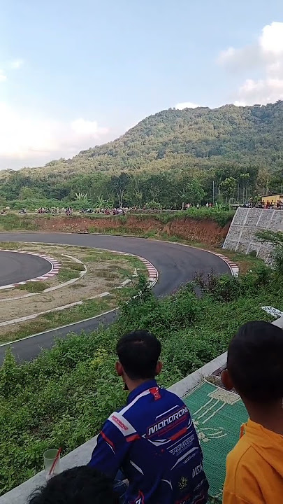 ada yang terjatuh tapi gak kelihatan  yang lagi viral sirkuit parang magetan #tiktok