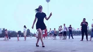Шафл на каблуках 🔥 танцует Цинцин Qingqing