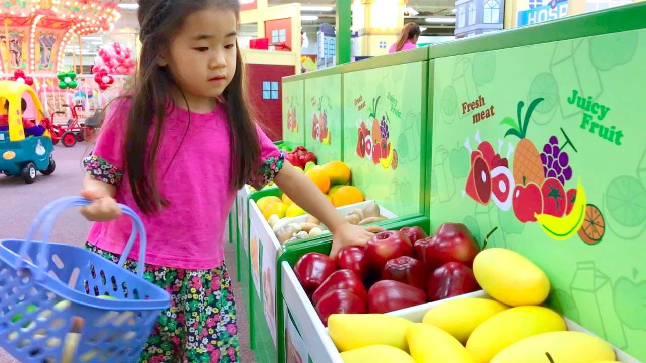 kids play shopping