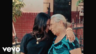 Смотреть клип Becky G - Querido Abuelo