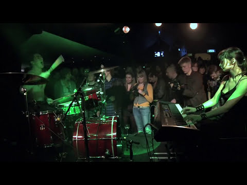 VIGGIE & VIKA - Live in Iceland 6/10 - Nine Inch Nails | Vkgoeswild piano cover