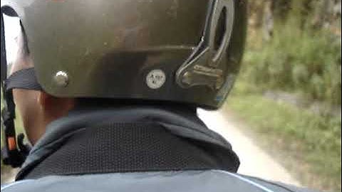 Đường từ Thượng Phùng - Xín Cái Mèo Vạc về thị trấn ngày mưa