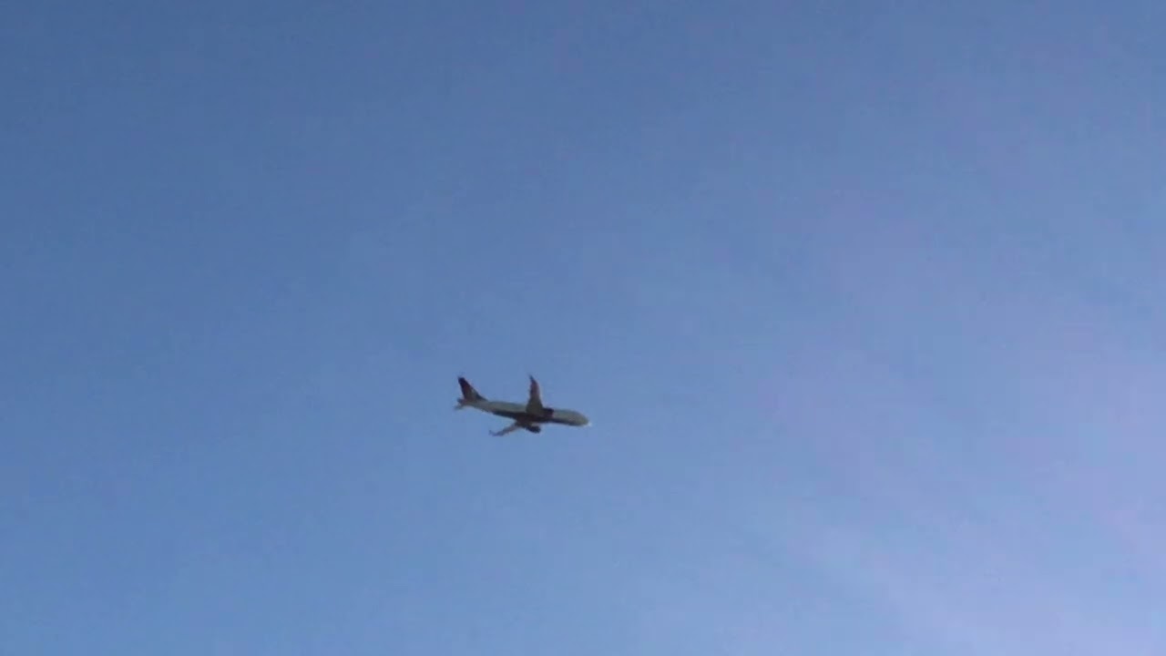 Delta E175 takes off from LAX 2018