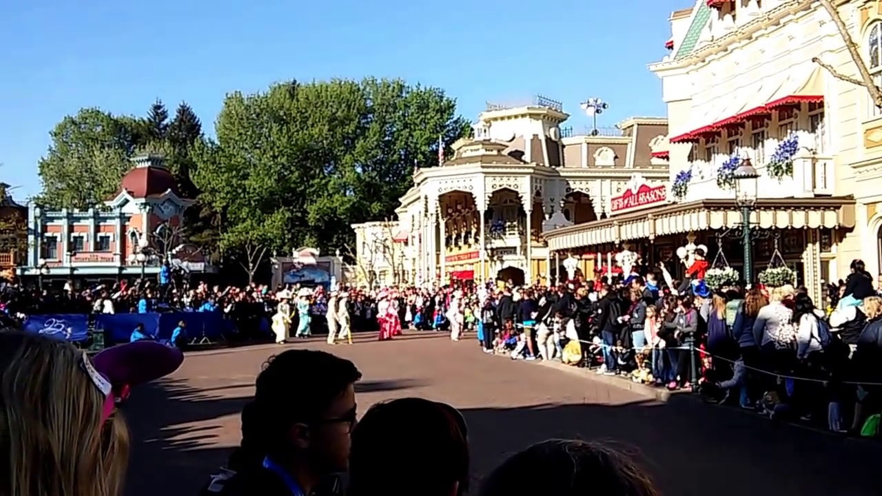 Grand Celebration Cavalcade + greetings from staff | tuttodisneyland