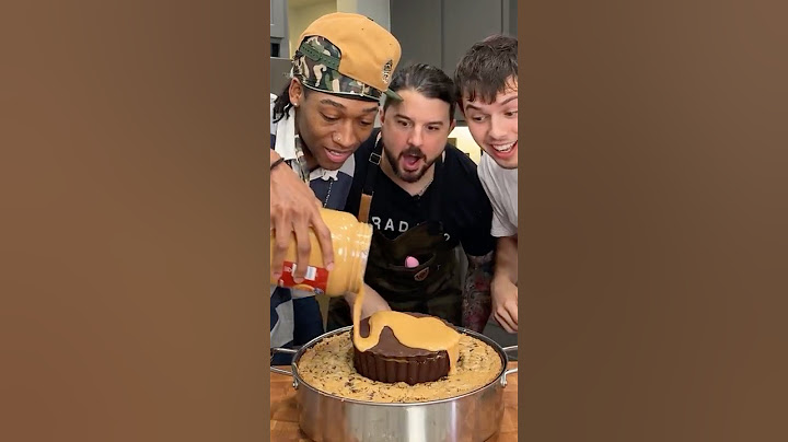 MASSIVE Reese’s Cookie Pie 🍪🥧🤤 w/ @KyleIstook & @yoeats23