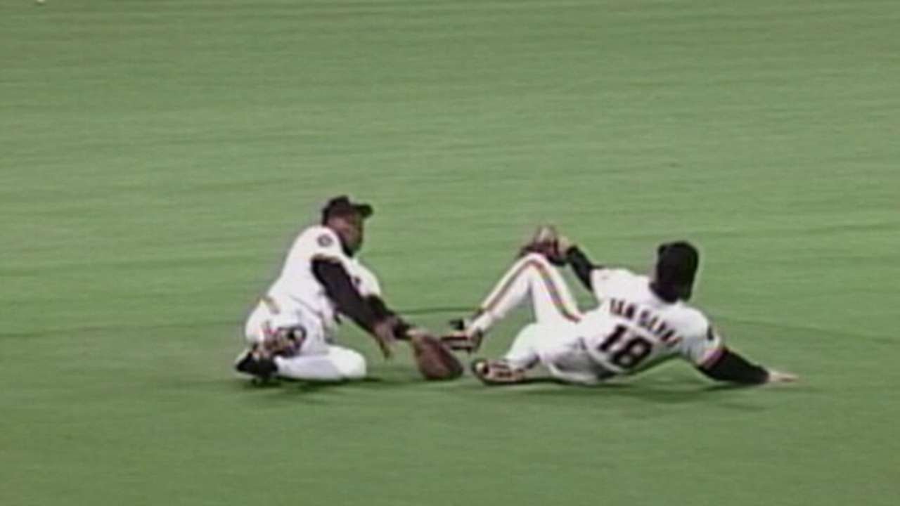 1991 NLCS Gm7: Van Slyke makes diving catch in center 