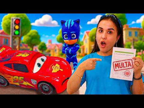 ¡Los coches juegan a ser policías!