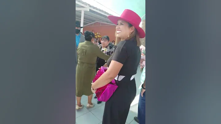 Sorpresa Maestra Sanjuana Luna