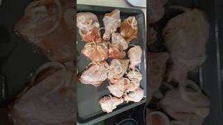 приступаю теперь к пюрешки пока загорает курица😋😋😋 #shortsvideo #лайк #подпишись #готовимдома #топ