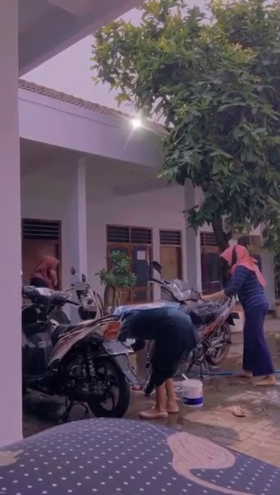 Tukang cuci motor Perempuan