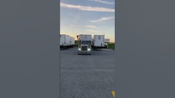 Thumbnail of There’s something about a flat top | #peterbilt 379 | #shorts