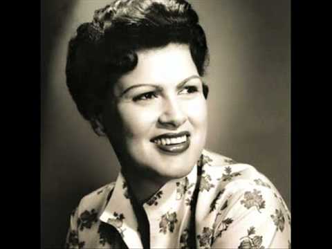 J McKINLAY. TRIBUTE TO PATSY CLINE. CRAZY, ( COVER ).wmv