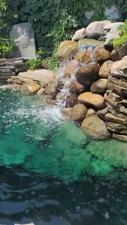 Tampilan Kolam Air #kolam #tenang #memuaskan #pemandangan #diy #renovasi #air #air terjun #batu besar