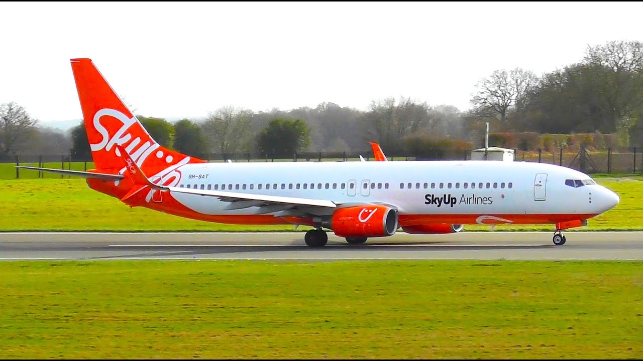 Plane Spotting at London Luton Airport, LTN | Mid-day Rush, 19-02-24