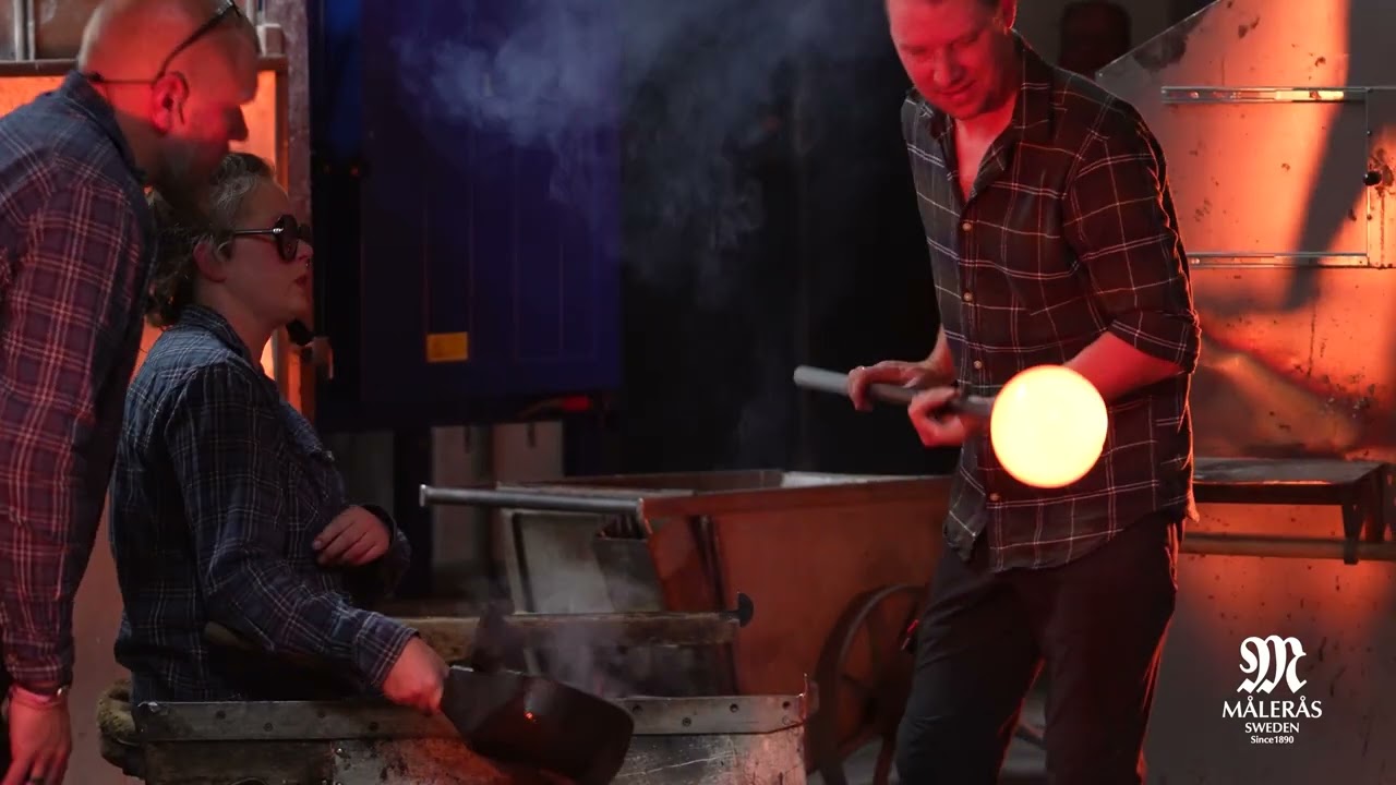 Hanna Hellquist visits Målerås Glasbruk