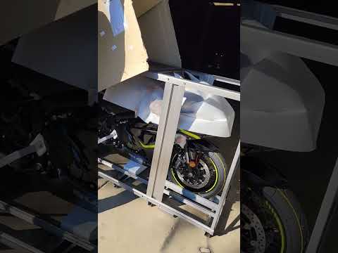 Unboxing a 2023 GSXR 1000