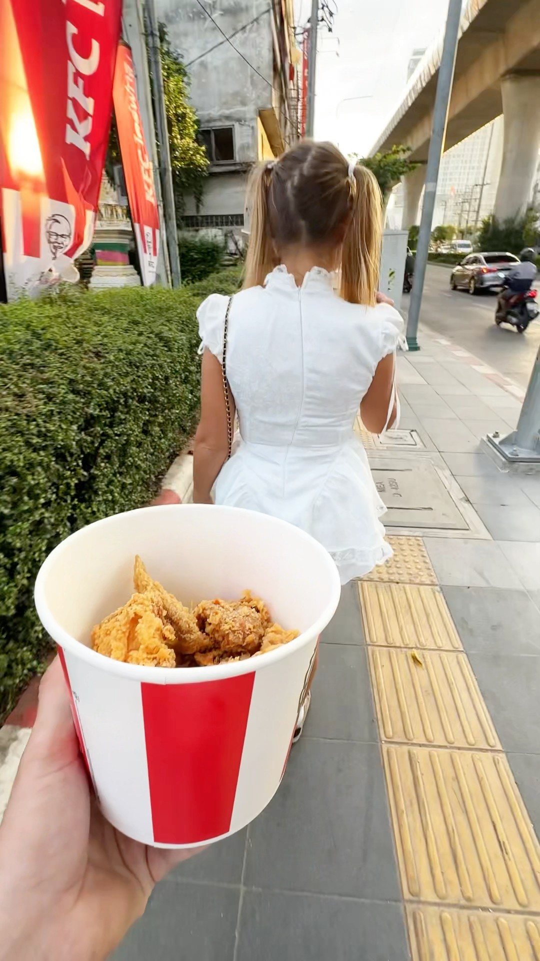 one leg kfc??????