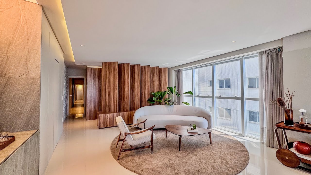 Esse apartamento de 237m2 frente mar em Balneário Camboriú está finamente mobiliado e decorado.