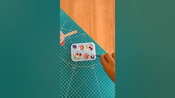 Trying Resin Art first time😱 #shorts #youtubeshorts #funny #diy #craft @CrafterSonaTina #art