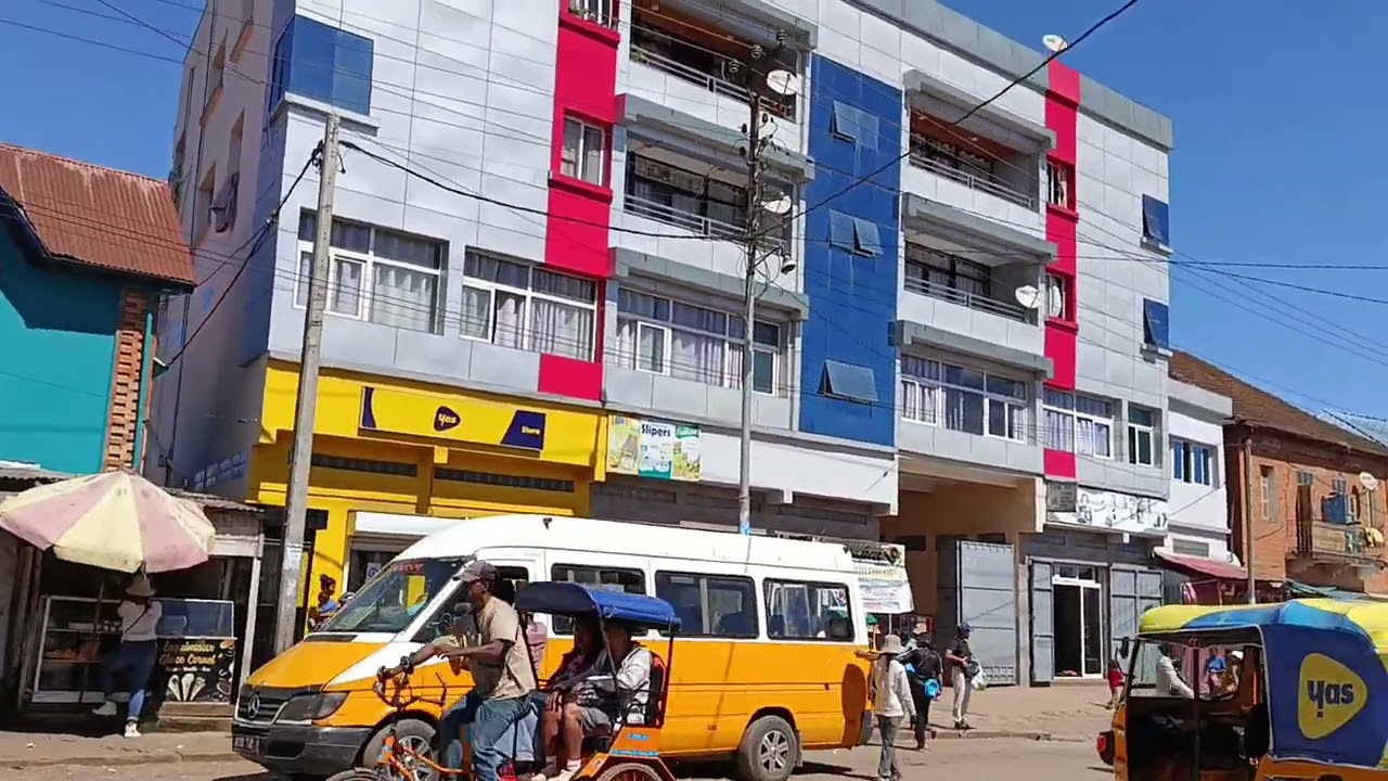 TALATA Tsivatrinikamo by Avaratsena to Antsinanantsena Tsena Asabotsy - Streets view Antsirabe Mada