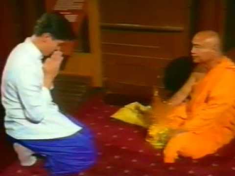 การกราบพระภิกษุ และกราบผู้ใหญ่ /The bhikkhus monk And prostrate