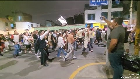 Universitario de deportes Campeón 2023 - Viviendo la celebración con la Barra