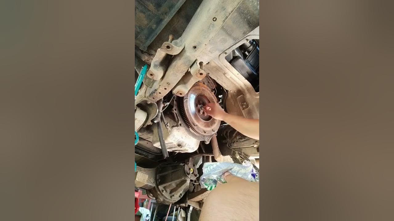 How to remove pilot bearing Land Cruiser BJ60 13BT engine easy way