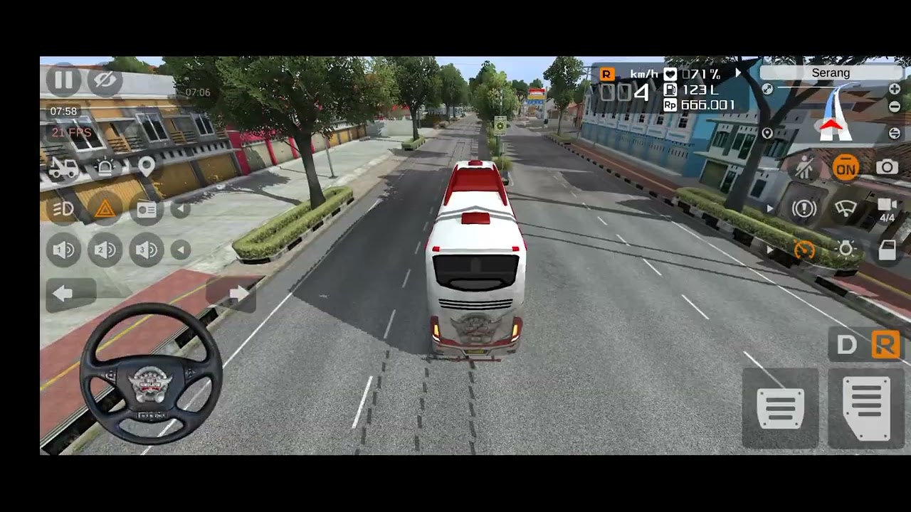 বৃষ্টির মধ্যে বিপদজনক বাস ড্রাইভিং! 🌧️🚌