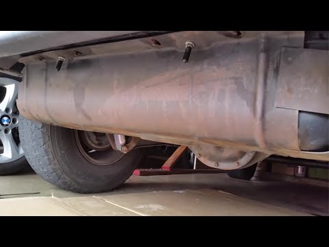 Video: Nasaan ang fuel filter sa isang 2003 Jeep Wrangler?