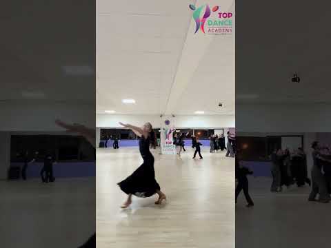 Lezione di Valzer Viennese | Top Dance Academy
