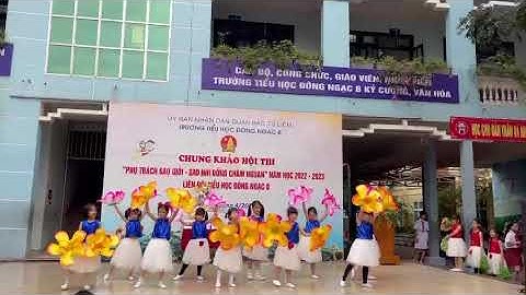 hát múa của các em nhỏ lớp 1 - trường TH Đông Ngạc B