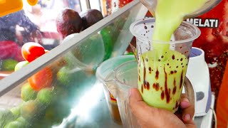 Indonesian Street Food - Avocado Chocolate Milkshake / Es Alpukat