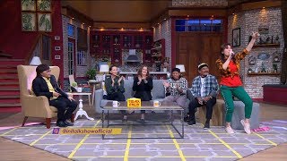 Pak RT Diajak Joget Angela, Musiknya Belum Bunyi Eh Udah Joget Aja