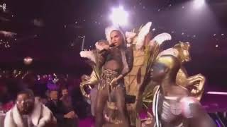 Vignette de la vidéo "Performance Machika - J Balvin, Jeon, Anitta [Premio Lo Nuestro 2018]"